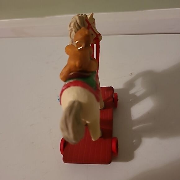 2009 Hallmark Keepsake Ornament - Picture 6 of 7